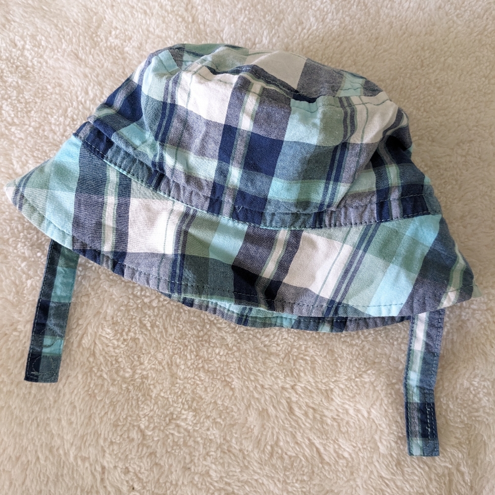 The Children's Place Blue/White Plaid Bucket Hat w/ chin strap. Size 0-3 M